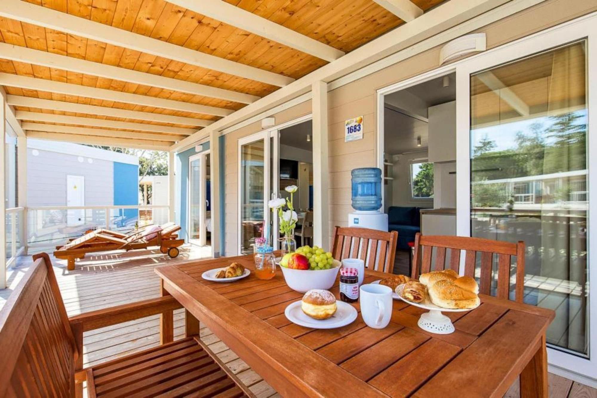 Mobile Home Mediteran Superior By The Pool In Caravan Park Strasko, Novalja Εξωτερικό φωτογραφία